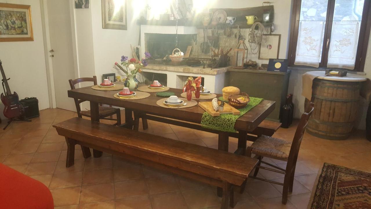 Bed&Breakfast Casa Lisetta Valtopina Exteriör bild